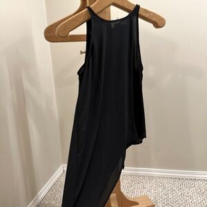 Kismet size small zipper, and clasp back tank with longer side black